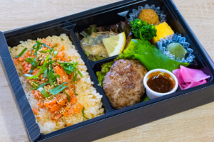 新米つやひめ使用! 秋鮭使用!!! 銀鮭炊き込みご飯とおろし和牛ハンバーグ御膳