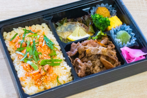 新米つやひめ使用! 秋鮭使用!!! 銀鮭炊き込みご飯と牛すき焼き御膳