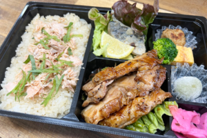 新米つやひめ使用! 秋鮭使用!!! 銀鮭炊き込み炭火照り焼きチキン