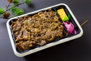 金沢金粉使用！牛カルビ重 ※加熱容器使用