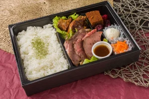 【3月14日まで限定】スパイシーBBQステーキ&ブラックアンガスサーロンインBOX